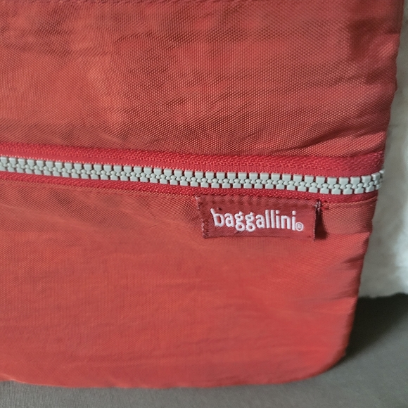 Baggallini coral/rust color - Picture 2 of 11
